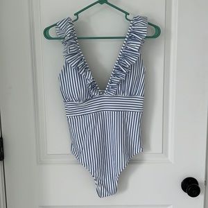 NWOT HM flounce swimsuit